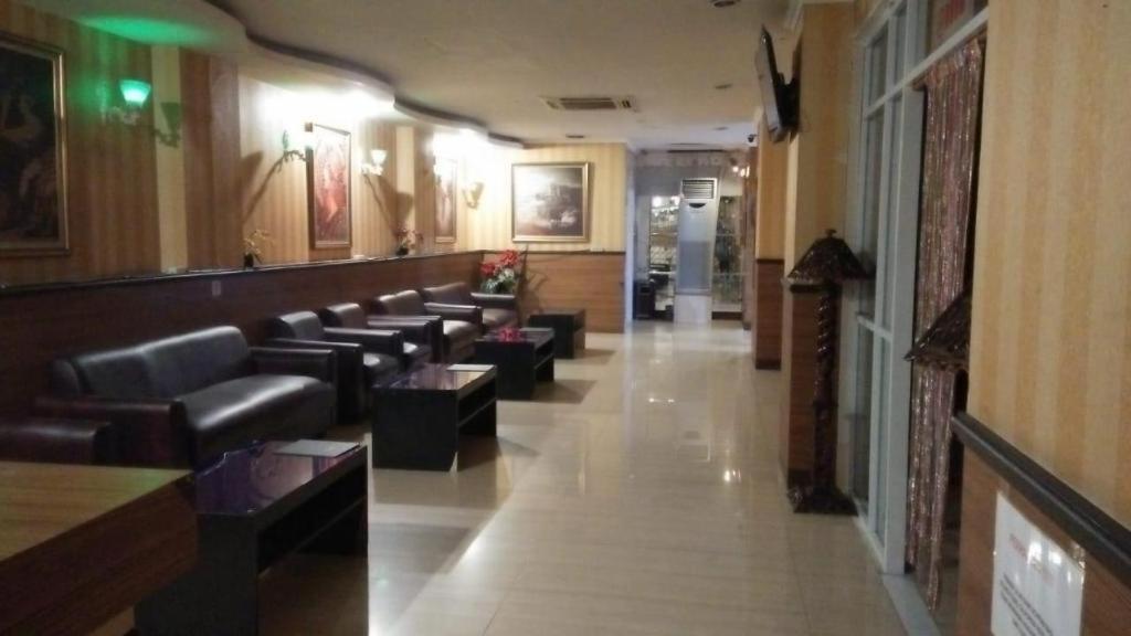 California Hotel Giacarta Esterno foto