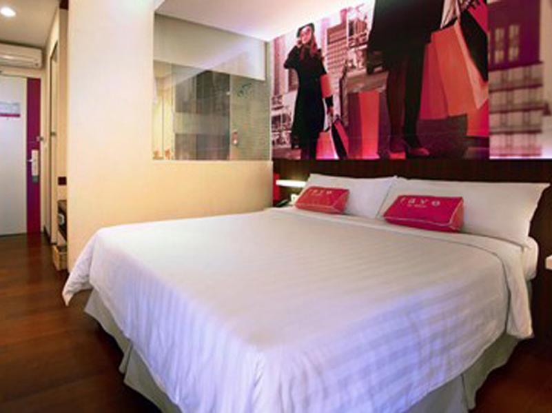 California Hotel Giacarta Esterno foto
